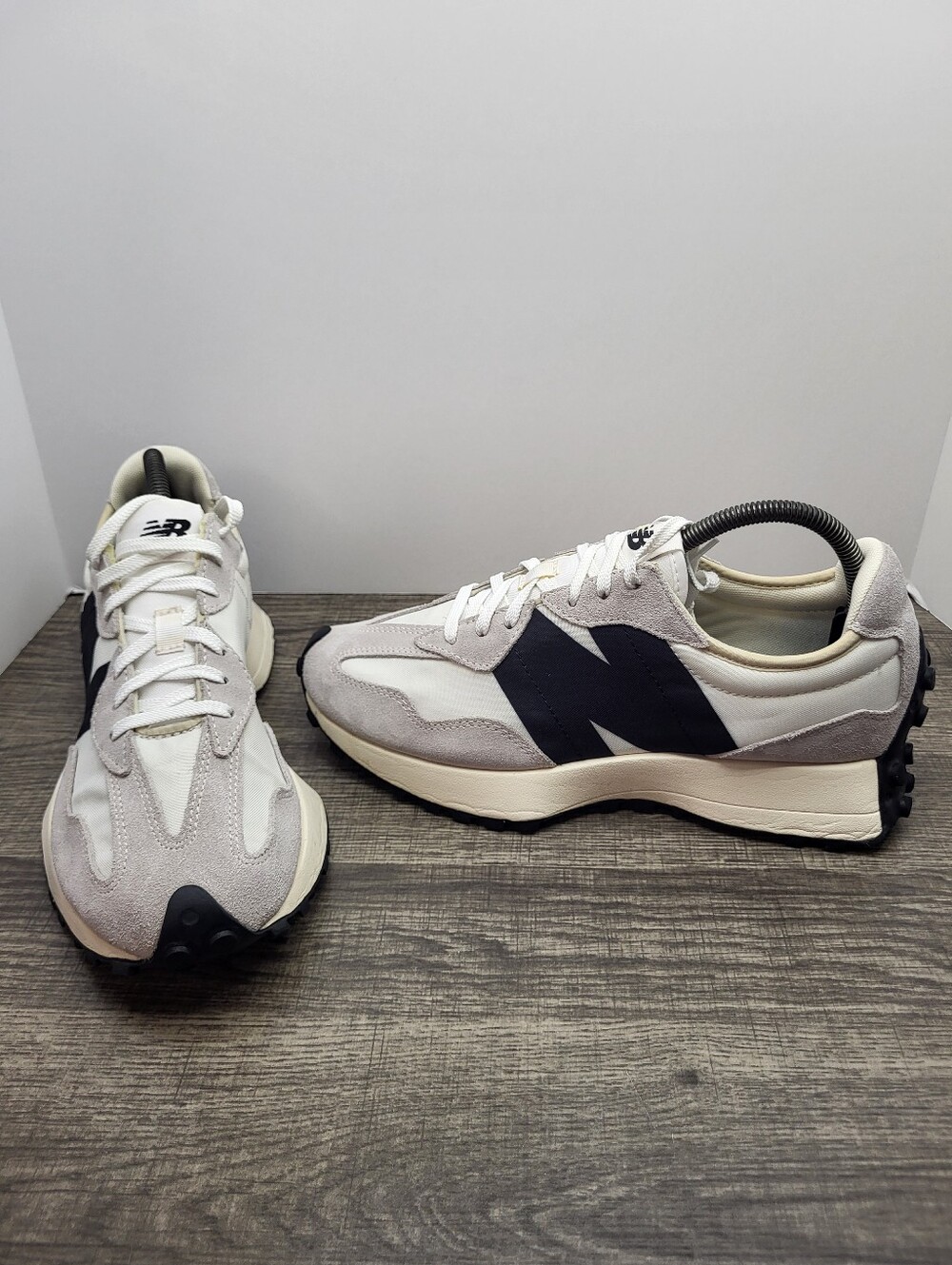 New Balance 327 Women's Size 10 B Athletic Lifestyle Sneaker Shoes Grey White